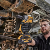 Гайкокрут ударний акумуляторний безщітковий DeWALT + 2 акумулятори, зарядний пристрій (DCF921P2G)