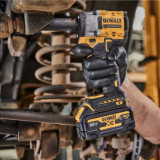 Гайкокрут ударний акумуляторний безщітковий DeWALT + 2 акумулятори, зарядний пристрій (DCF921P2G)