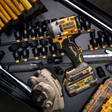 Гайкокрут ударний акумуляторний безщітковий DeWALT + 2 акумулятори, зарядний пристрій (DCF923P2G)