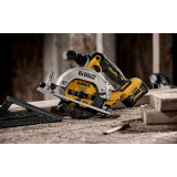 Пила дисковая бесщеточная аккумуляторная DeWALT 12В, 140x20 мм (DCS512N)