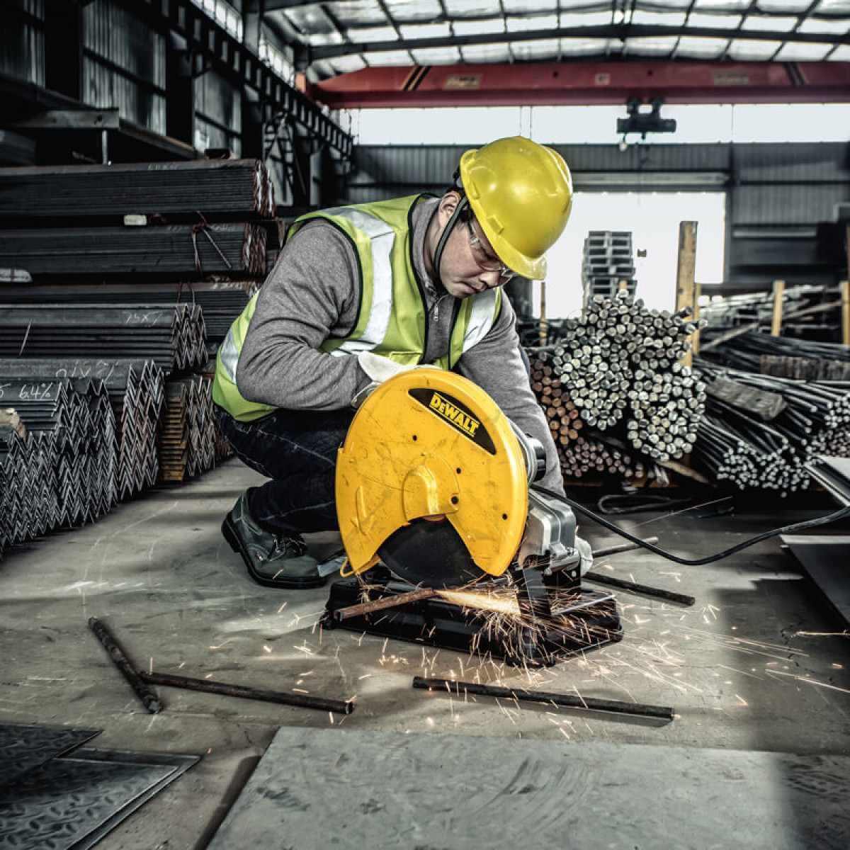 Пила монтажна мережева DeWALT 2300Вт, 355 мм (D28730) Пила монтажна мережева DeWALT 2300Вт, 355 мм (D28730)
