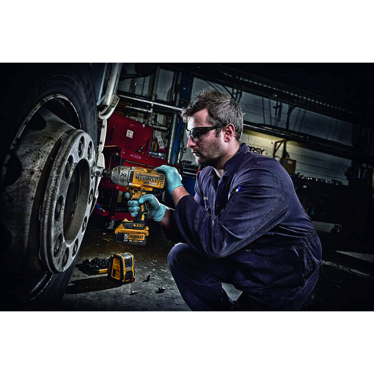 Гайковерт ударный аккумуляторный бесщеточный DeWALT 950 Hм (DCF899N) Гайковерт ударный аккумуляторный бесщеточный DeWALT 950 Hм (DCF899N)