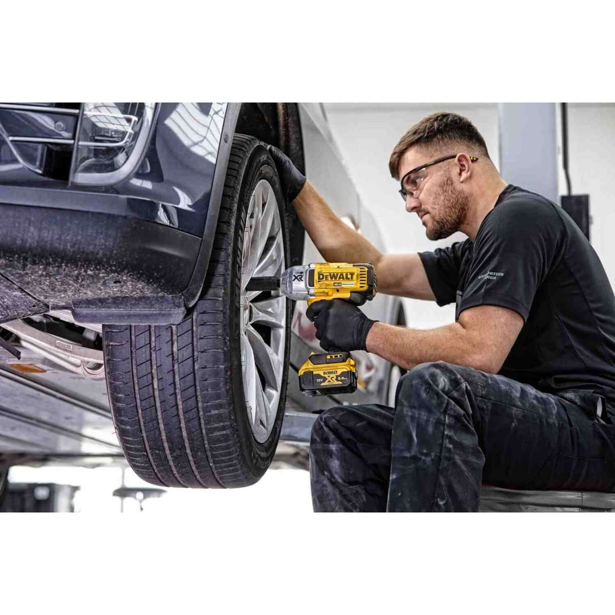 Гайковерт ударный аккумуляторный бесщеточный DeWALT 950 Hм (DCF899N) Гайковерт ударный аккумуляторный бесщеточный DeWALT 950 Hм (DCF899N)