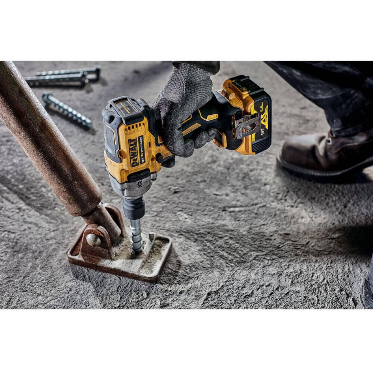 Гайкокрут ударный аккумуляторный бесщеточный DeWALT 1084 Нм (DCF892NT) Гайкокрут ударный аккумуляторный бесщеточный DeWALT 1084 Нм (DCF892NT)