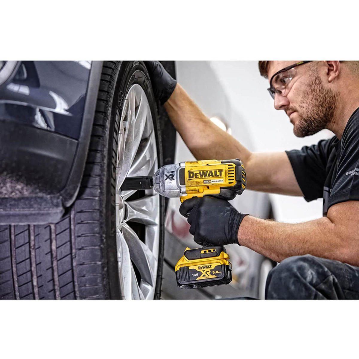 Гайковерт ударный аккумуляторный бесщеточный DeWALT 950 Hм (DCF899N) Гайковерт ударный аккумуляторный бесщеточный DeWALT 950 Hм (DCF899N)
