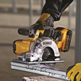 Пила дискова акумуляторна DeWALT 18В, 140х20 мм (DCS373N)