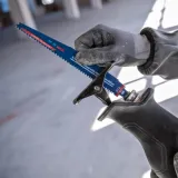 Пила сабельная аккумуляторная Bosch Professional GSA 185-LI без АКБ и ЗУ с 2 пильными полотнами, 18 В, пропил до 230 мм (06016C0020)