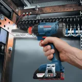 Гайковерт ударный аккумуляторный Bosch GDX 180-LI, 18 В, 180 Н·м, 2×2,0 Ач (06019G5223)
