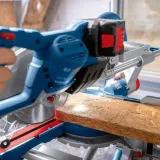 Пила торцовочная аккумуляторная Bosch GCM 18V-216 D Professional без АКБ и ЗУ, Ø216 мм (0601B51000)