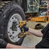 Гайкокрут ударний акумуляторний безщітковий DeWALT + 2 акумулятори, зарядний пристрій (DCF891P2G)