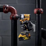Гайкокрут ударний акумуляторний безщітковий DeWALT + 2 акумулятори, зарядний пристрій, валіза TSTAK (DCF922P2T)