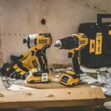 Набір з двох інструментів безщіткових DeWALT (DCK2062D2T)
