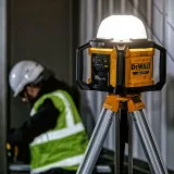Фонарь светодиодный аккумуляторный DeWALT DCL074