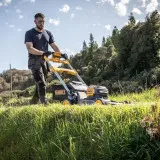 Газонокосилка аккумуляторная самоходная бесщёточная DeWALT DCMWSP660N