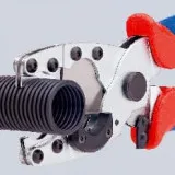 Труборез Knipex для комбинированных и защитных труб (90 25 20)
