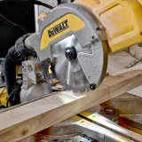 Пила настільна мережева DeWALT, 1800 Вт, диск 216 мм, різ 60 мм (DWS777)