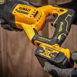 Пила шабельна акумуляторна DeWALT, 18 В, хід 28.6 мм, без АКБ та ЗП (DCS382N)