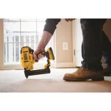 Степлер скобозабивной аккумуляторный бесщёточный DeWALT, 18 В, крепёж 12 - 38 мм (DCN681D2)