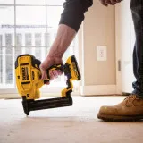 Степлер скобозабивной аккумуляторный бесщёточный DeWALT, 18 В, крепёж 12 - 38 мм, без АКБ и ЗУ (DCN681N)