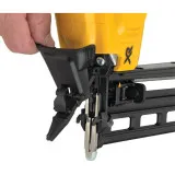 Пістолет цвяхозабивний акумуляторний безщітковий DeWALT, 18 В, кріплення 32-64 мм, магазин 110 шт., без АКБ та ЗП (DCN662N)