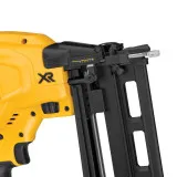 Пістолет цвяхозабивний акумуляторний безщітковий DeWALT, 18 В, кріплення 32-64 мм, магазин 110 шт. (DCN662D2)
