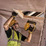 Пістолет цвяхозабивний акумуляторний безщітковий DeWALT, 18 В, кріплення 15 - 54 мм, магазин 110 шт. (DCN680D2)